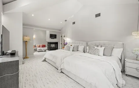 $2,475,000 | 5 Glen Hill Court, Dix Hills, NY 11746