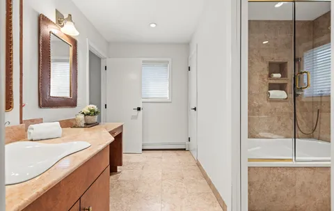 $2,475,000 | 5 Glen Hill Court, Dix Hills, NY 11746