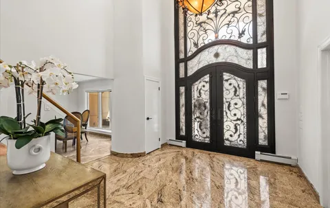 $2,475,000 | 5 Glen Hill Court, Dix Hills, NY 11746