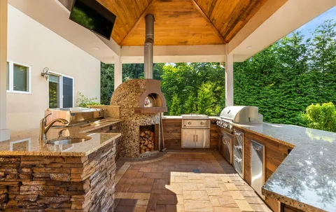 $2,475,000 | 5 Glen Hill Court, Dix Hills, NY 11746