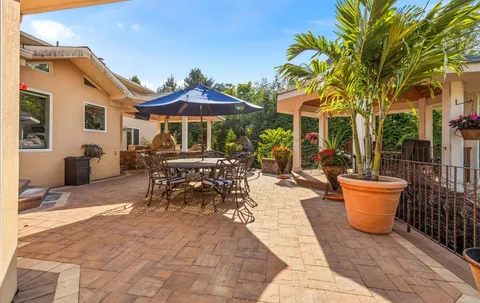 $2,475,000 | 5 Glen Hill Court, Dix Hills, NY 11746