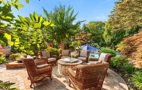 $2,475,000 | 5 Glen Hill Court, Dix Hills, NY 11746