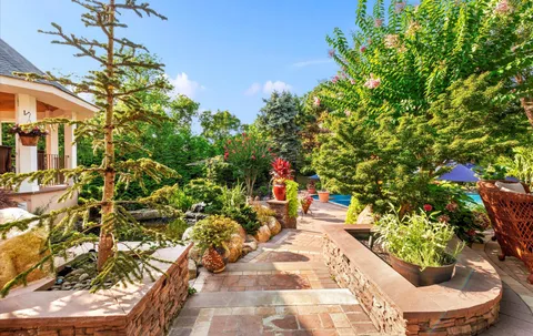 $2,475,000 | 5 Glen Hill Court, Dix Hills, NY 11746