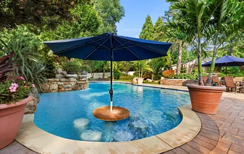 $2,475,000 | 5 Glen Hill Court, Dix Hills, NY 11746