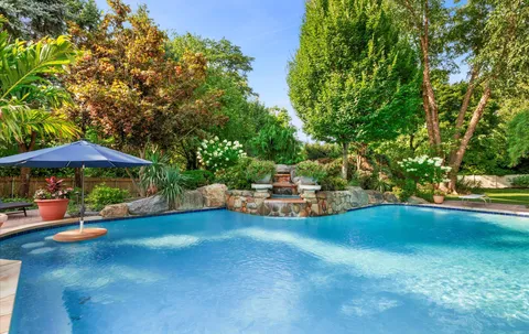 $2,475,000 | 5 Glen Hill Court, Dix Hills, NY 11746