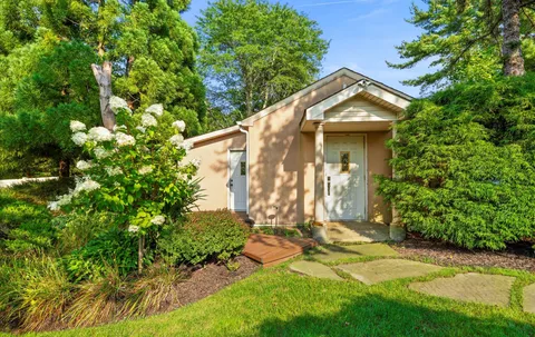 $2,475,000 | 5 Glen Hill Court, Dix Hills, NY 11746