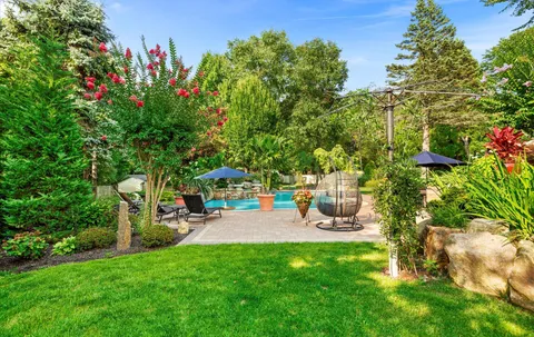 $2,475,000 | 5 Glen Hill Court, Dix Hills, NY 11746