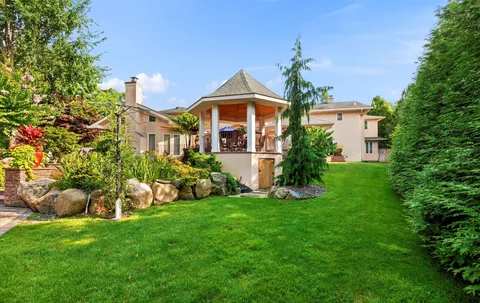 $2,475,000 | 5 Glen Hill Court, Dix Hills, NY 11746