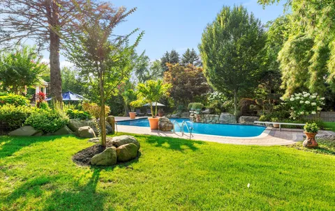 $2,475,000 | 5 Glen Hill Court, Dix Hills, NY 11746