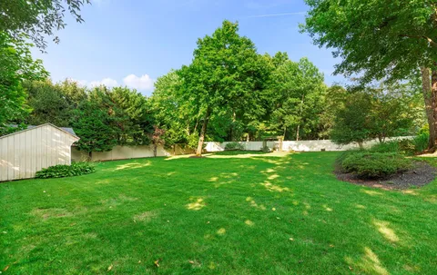 $2,475,000 | 5 Glen Hill Court, Dix Hills, NY 11746