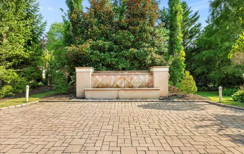 $2,475,000 | 5 Glen Hill Court, Dix Hills, NY 11746