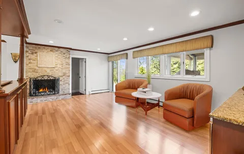 $2,475,000 | 5 Glen Hill Court, Dix Hills, NY 11746