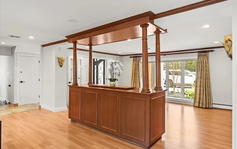 $2,475,000 | 5 Glen Hill Court, Dix Hills, NY 11746