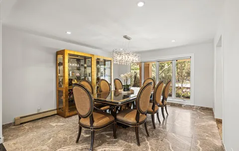 $2,475,000 | 5 Glen Hill Court, Dix Hills, NY 11746