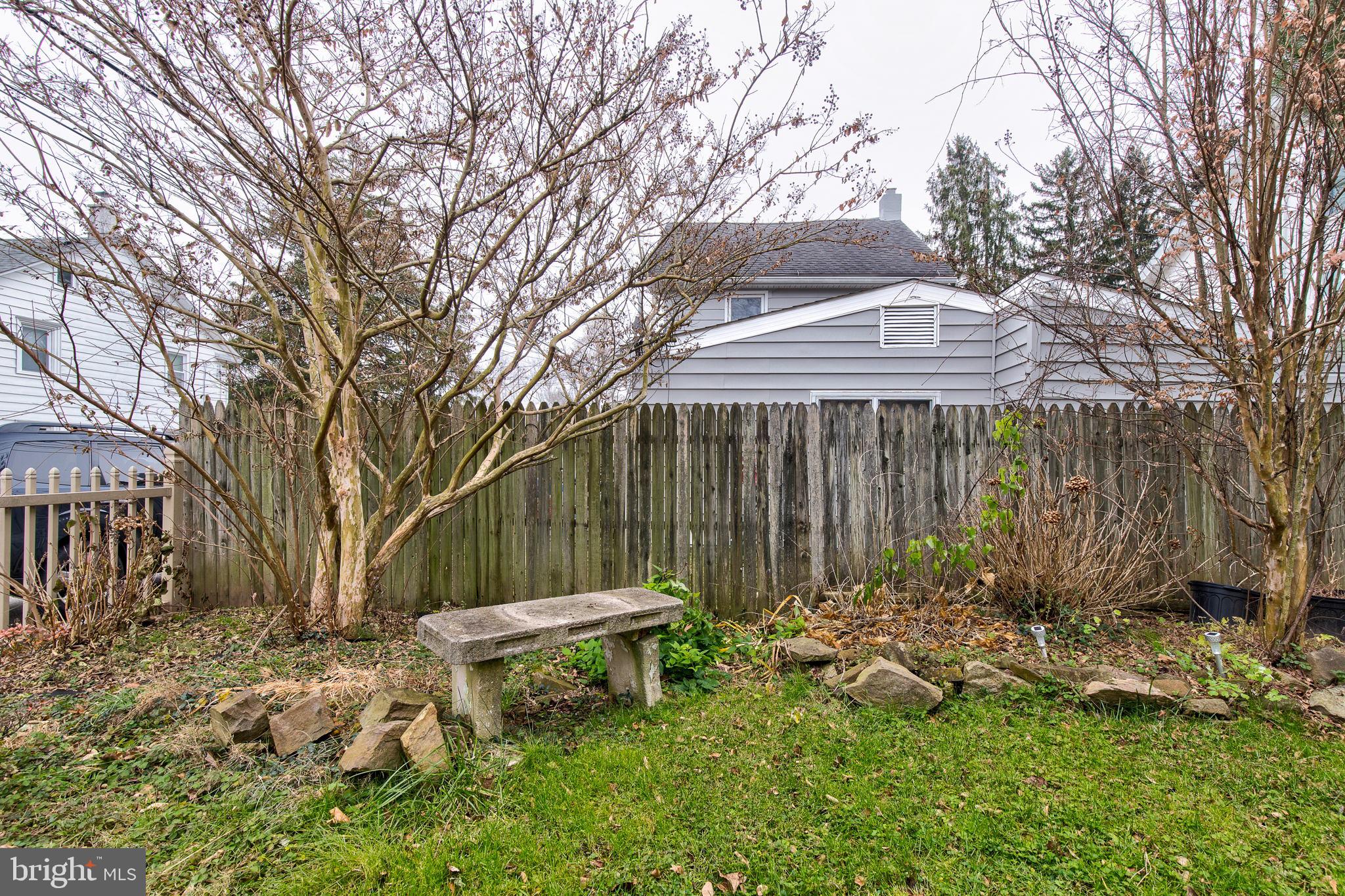 1002 Rutledge Avenue Phoenixville, PA 19460 - Photo 5 of 22 Private side yard area for outdoor activities