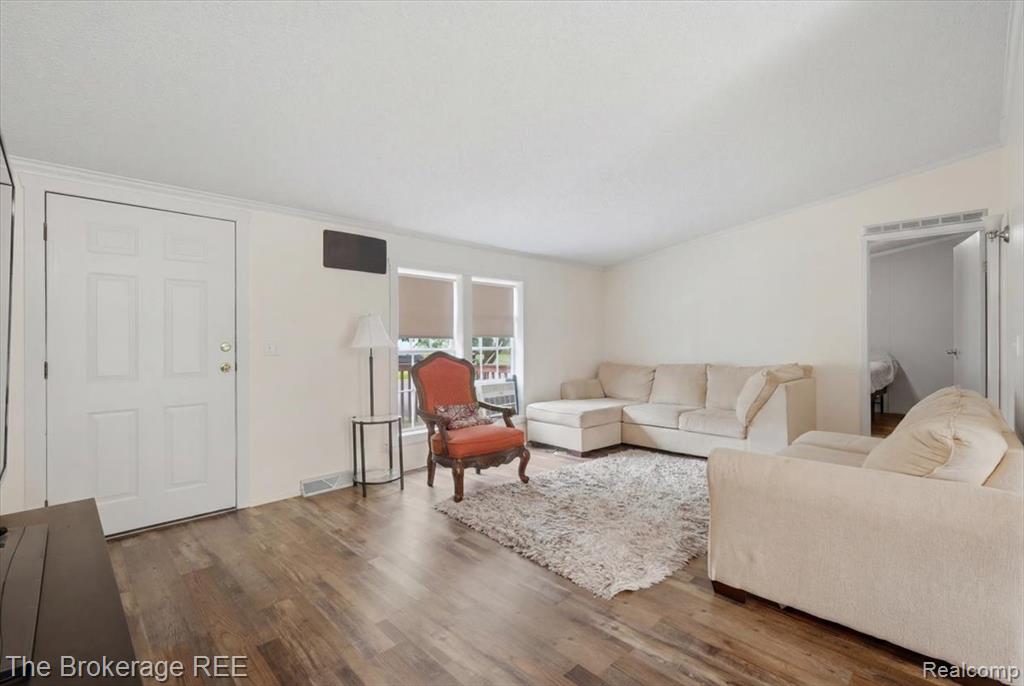 2500 Mann Road Clarkston, MI 48346 - Photo 12 of 33