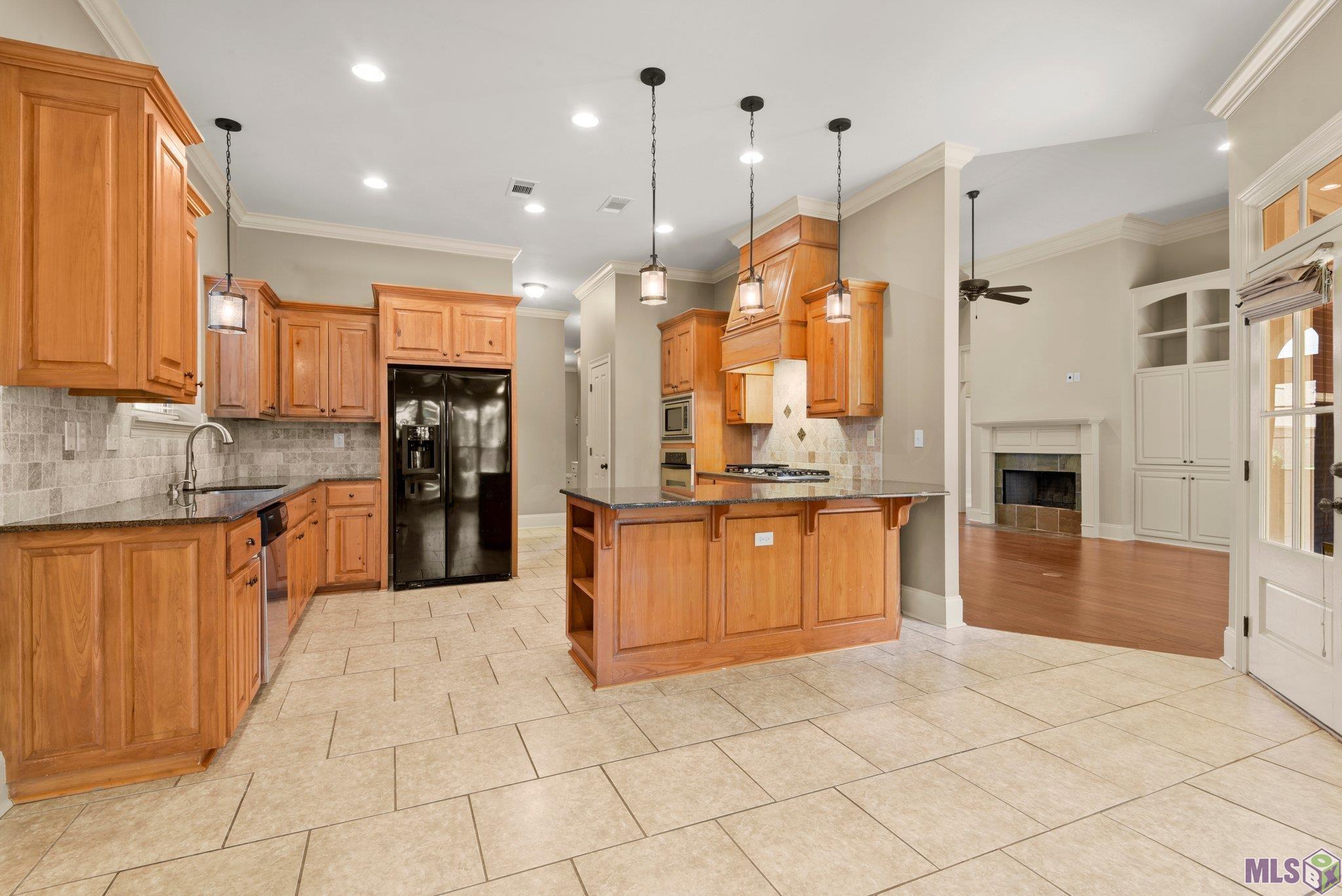 8873 Foxgate Drive Baton Rouge, LA 70809 - Photo 11 of 33 Kitchen