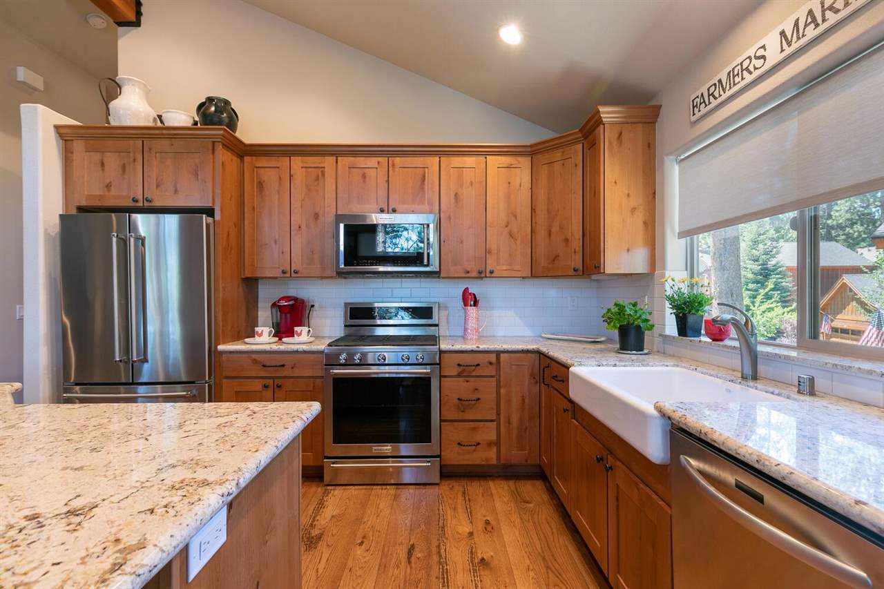 10415 Winter Creek Loop Truckee, CA 96161 - Photo 8 of 16