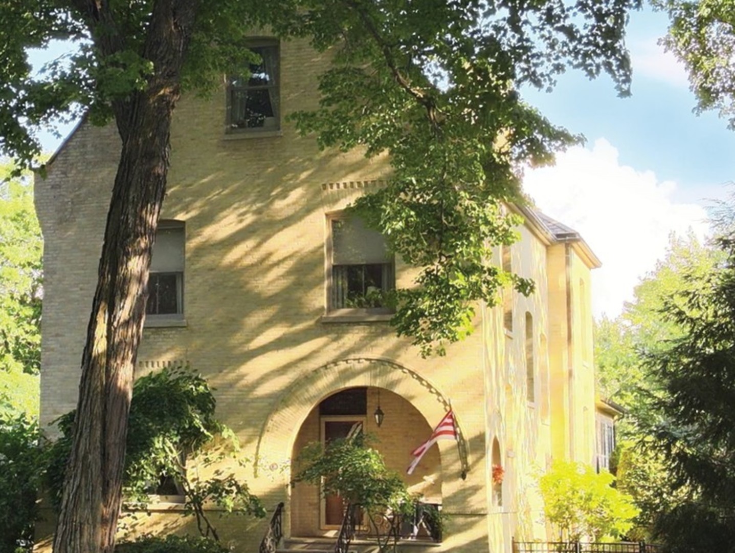 36 MacArthur Loop Highland Park, IL 60035 - Photo 2 of 24