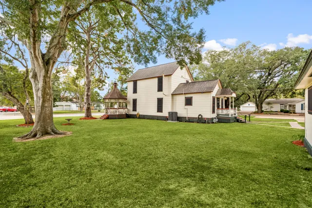 a view of a yard with a house and garden
