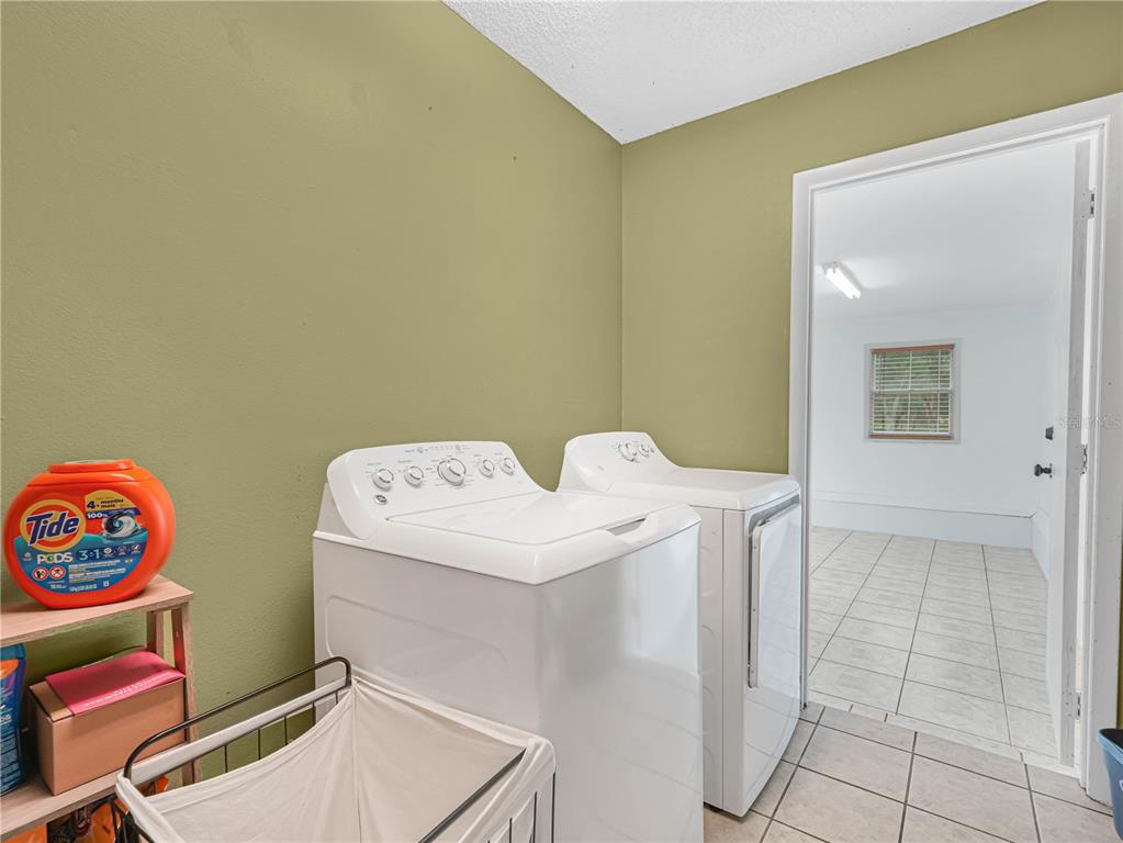 3963 Mammoth Grove Road Lake Wales, FL 33898 - Photo 31 of 42 a utility room with dryer and washer