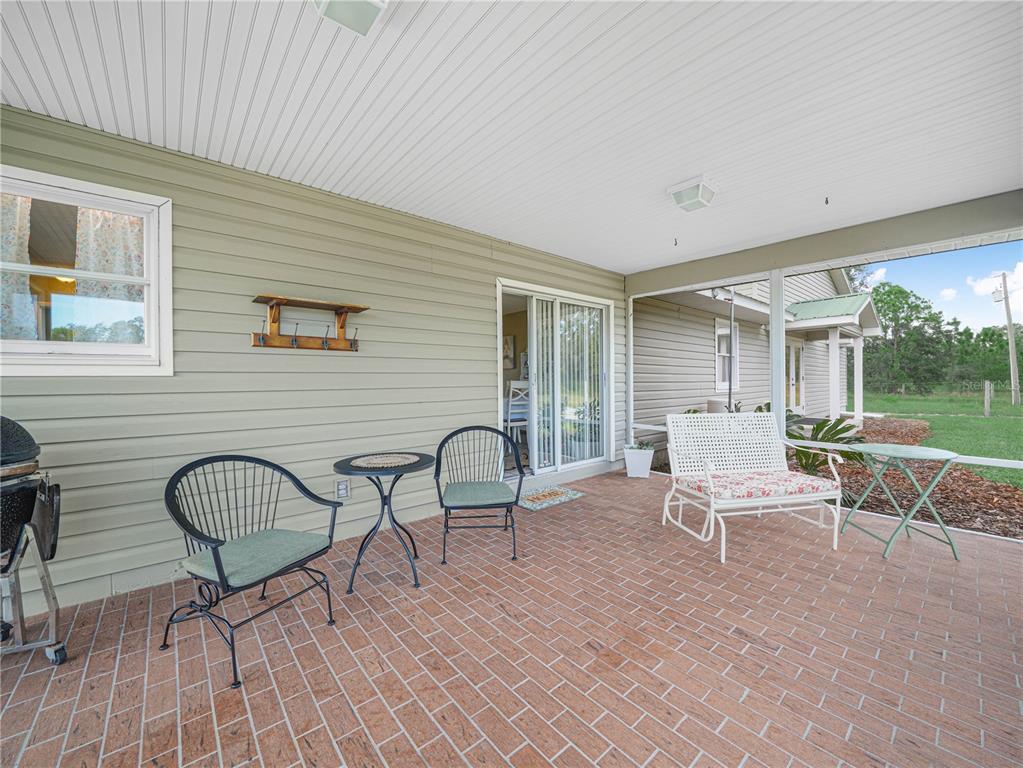 3963 Mammoth Grove Road Lake Wales, FL 33898 - Photo 34 of 42 a living room with furniture