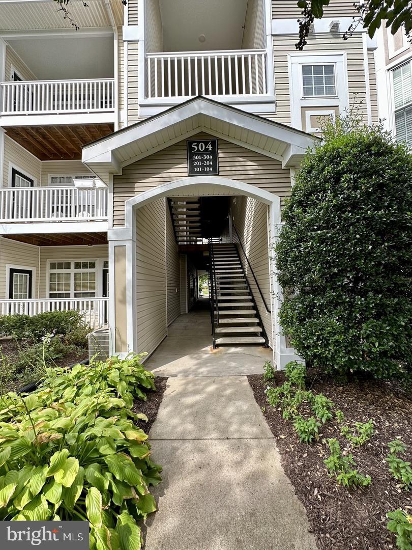504 Sunset View Terrace Southeast, Unit 301 Leesburg, VA 20175 - Photo 4 of 57