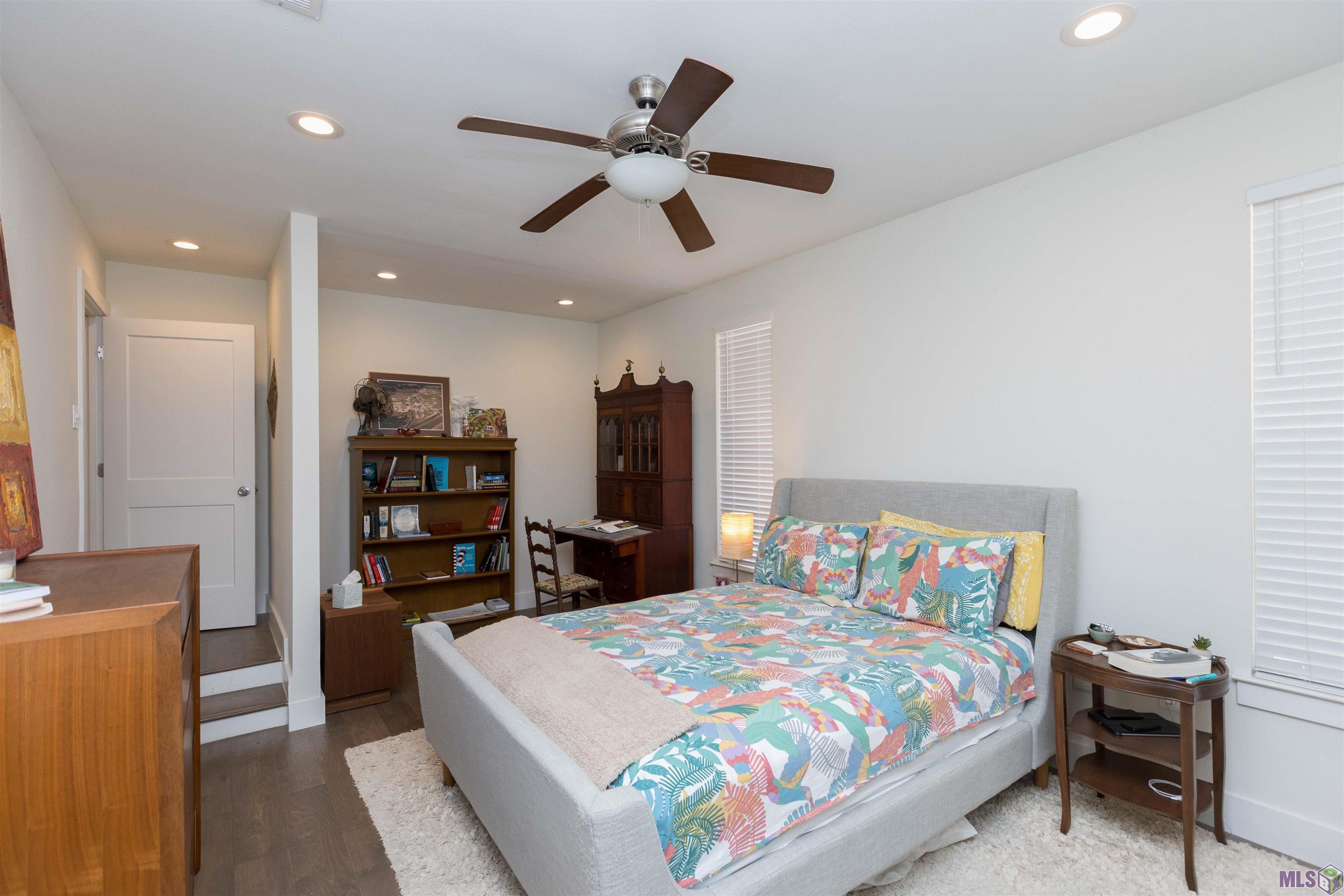 2455 Woodland Ridge Boulevard Baton Rouge, LA 70816 - Photo 14 of 22 Primary Bedroom with sitting area