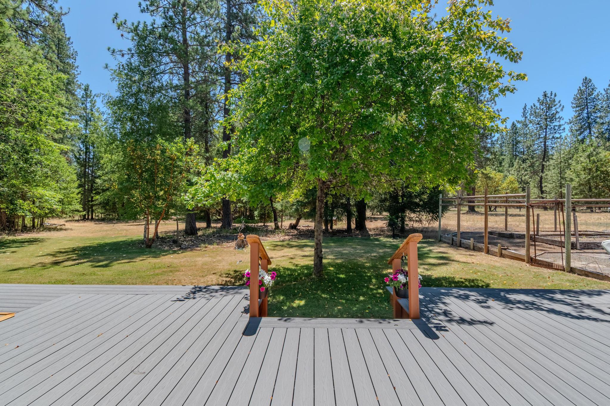 7888 Redthorne Road Rogue River, OR 97537 - Photo 31 of 48 Back Deck