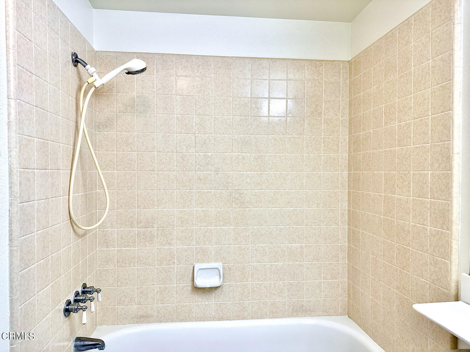 2025 Majorca Drive Oxnard, CA 93035 - Photo 14 of 28 Guest Bathroom