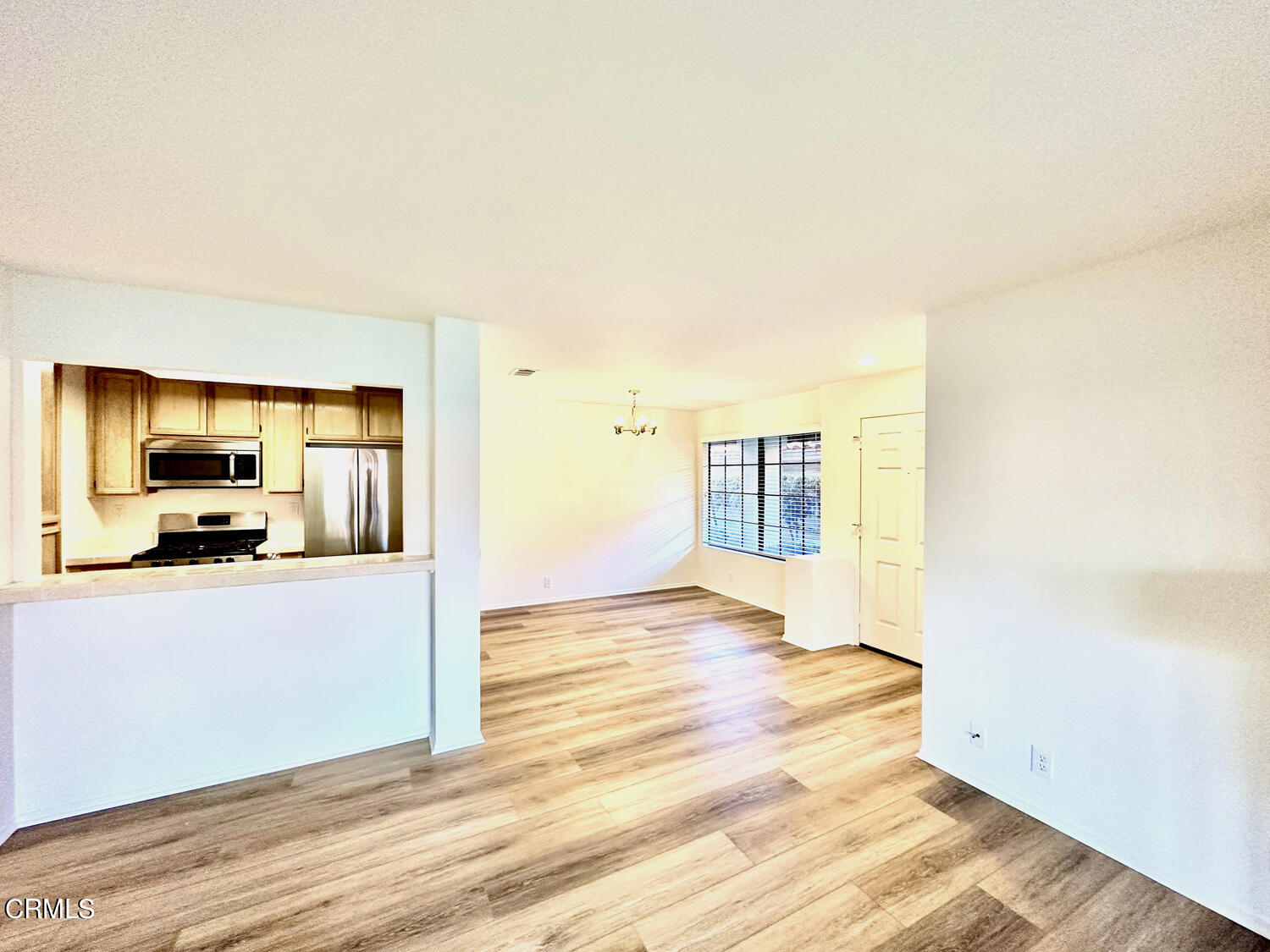 2025 Majorca Drive Oxnard, CA 93035 - Photo 7 of 28 Living Room - Photo 5