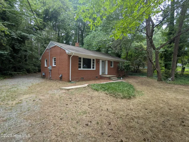 $2,150 | 23 South Circle Drive, Chapel Hill, NC 27516