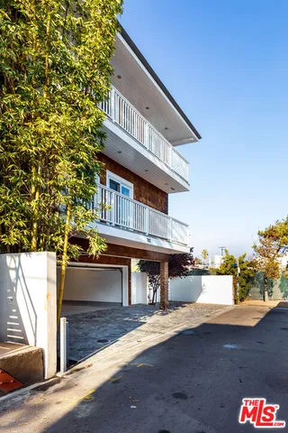 $16,500 | 702 Pacific Avenue, Venice, CA 90291