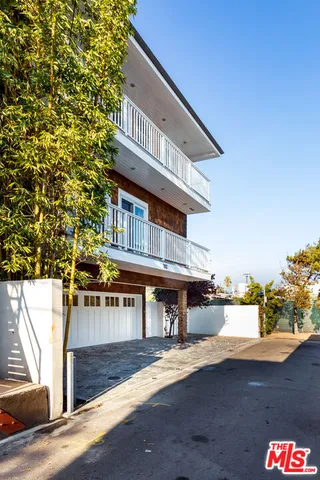 $16,500 | 702 Pacific Avenue, Venice, CA 90291