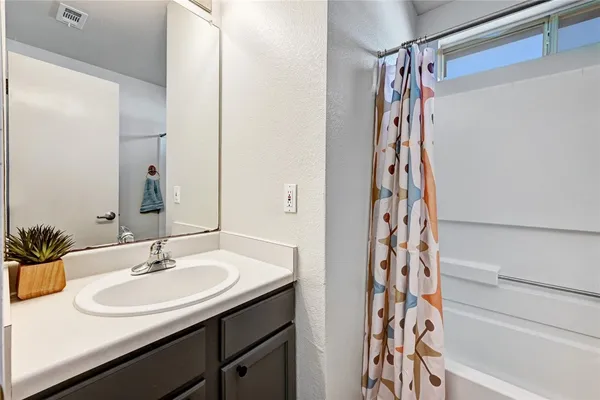 $1,750 | 11724 Gemmer Street, Del Valle, TX 78617