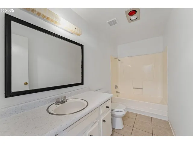 $325,000 | 2098 Delta Waters Road, Medford, OR 97504