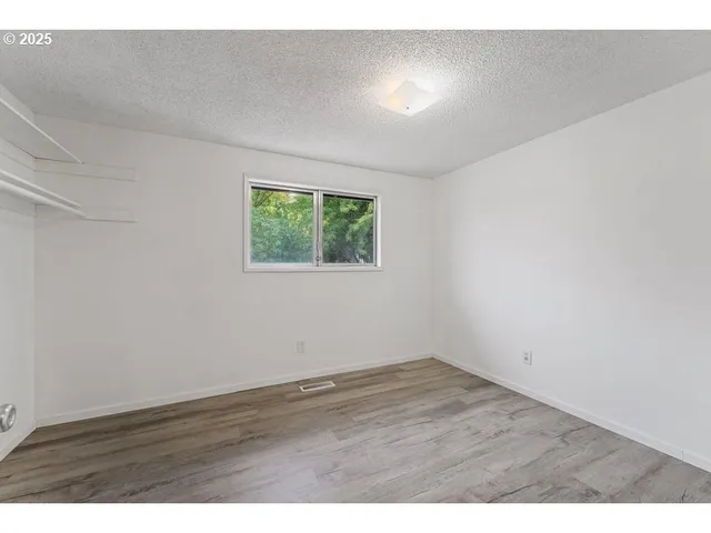 $325,000 | 2098 Delta Waters Road, Medford, OR 97504