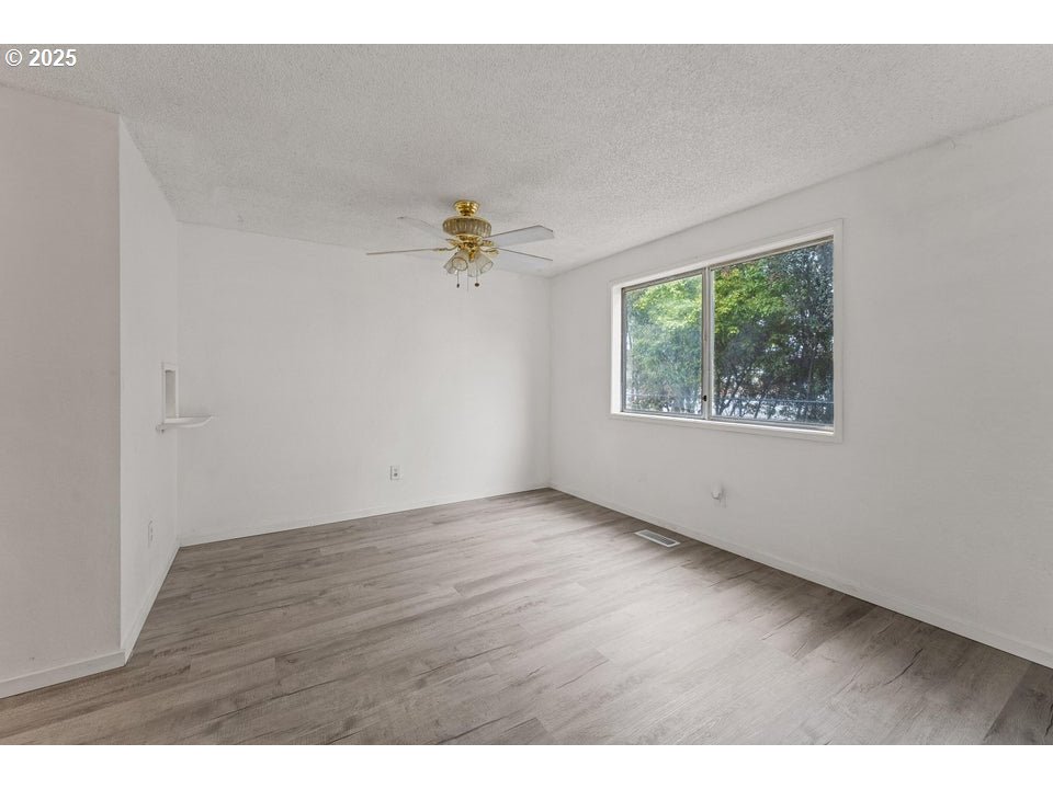 2098 Delta Waters Road Medford, OR 97504 - Photo 17 of 23