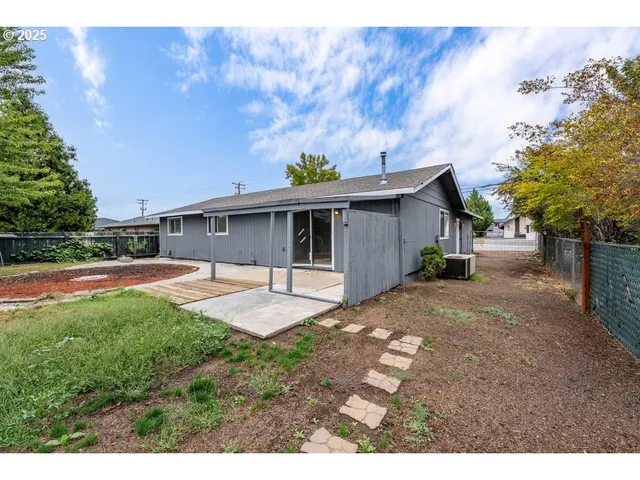 $325,000 | 2098 Delta Waters Road, Medford, OR 97504