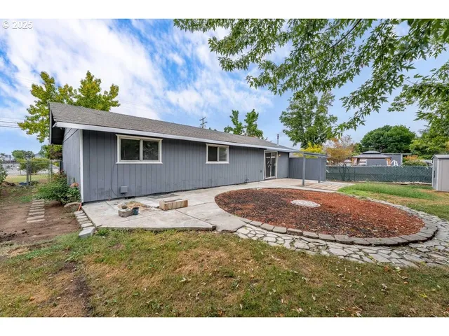 $325,000 | 2098 Delta Waters Road, Medford, OR 97504