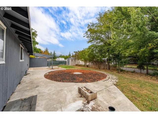 $325,000 | 2098 Delta Waters Road, Medford, OR 97504