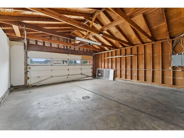 $325,000 | 2098 Delta Waters Road, Medford, OR 97504