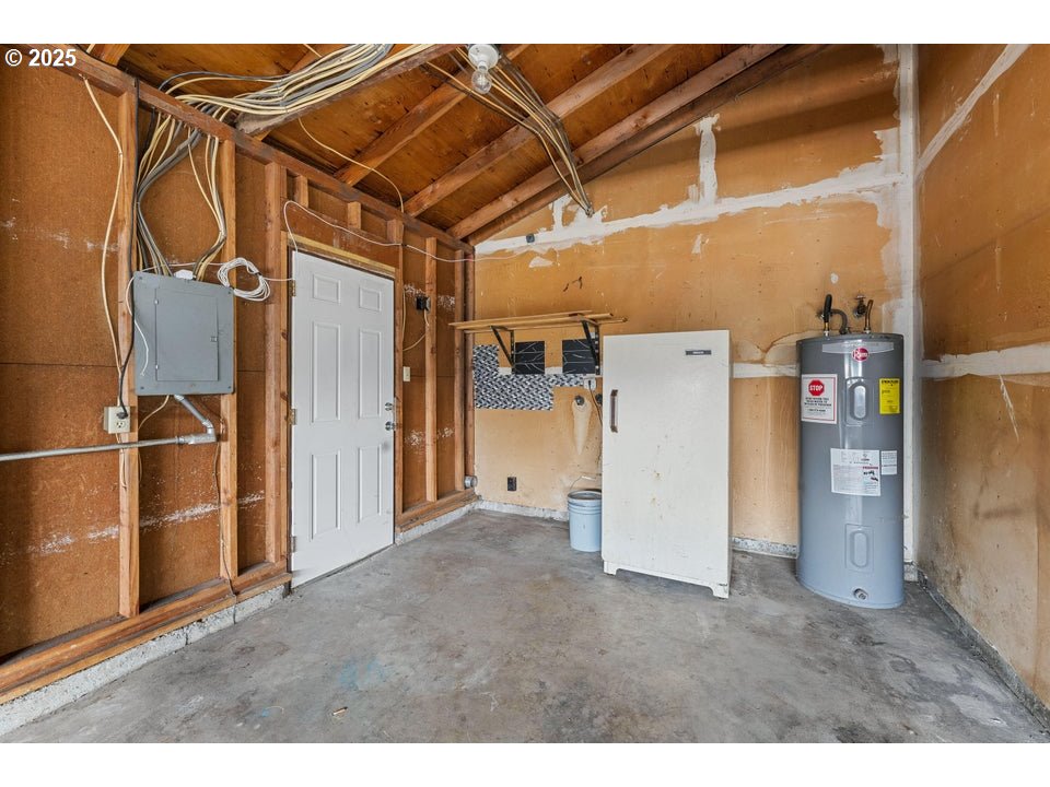 2098 Delta Waters Road Medford, OR 97504 - Photo 23 of 23