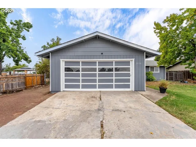 $325,000 | 2098 Delta Waters Road, Medford, OR 97504
