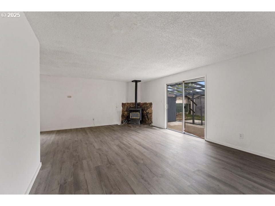 2098 Delta Waters Road Medford, OR 97504 - Photo 6 of 23