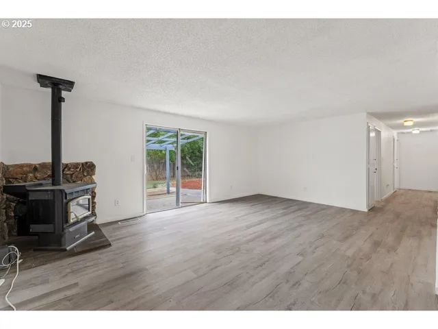 $325,000 | 2098 Delta Waters Road, Medford, OR 97504