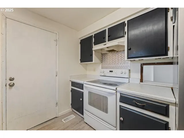 $325,000 | 2098 Delta Waters Road, Medford, OR 97504