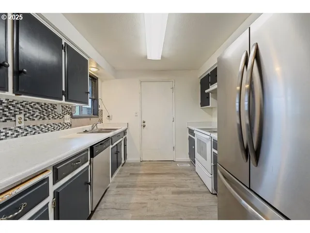 $325,000 | 2098 Delta Waters Road, Medford, OR 97504