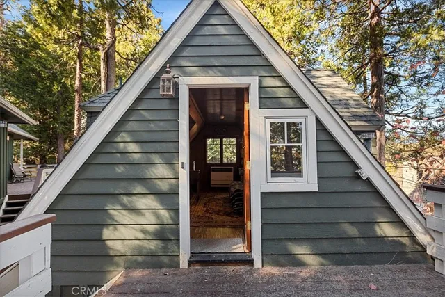 $875,000 | 226 Holiday Drive, Lake Arrowhead, CA 92352