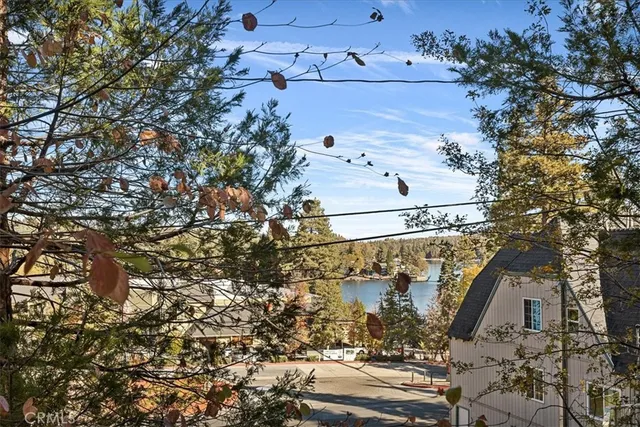 $875,000 | 226 Holiday Drive, Lake Arrowhead, CA 92352
